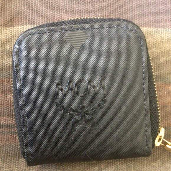 MCM VINTAGE MINI ZIPPERED COIN WALLET - Picture 9 of 11